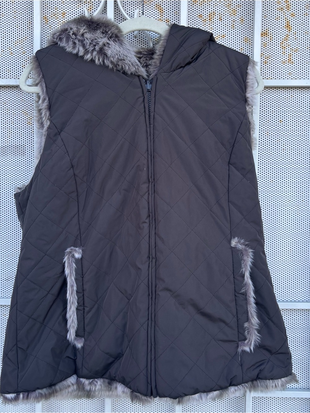 Kristen Blake L reversible hooded Vest quilted brown/ faux fur zip front